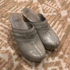 Ugg clogs sz 5